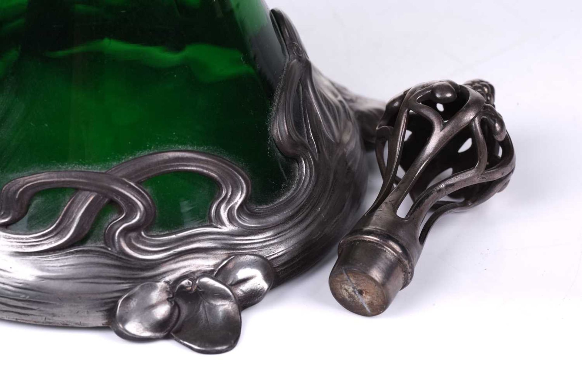 Albert Mayer for WMF, a pewter mounted green glass claret jug / ewer, c.1900, of inverted tapering - Bild 6 aus 9