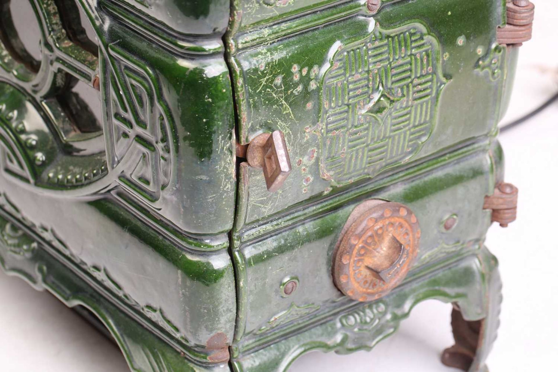 A Faure Revin 'Mah Jong' green enamelled stove, converted into an electric heater, 50 cm wide, 46 cm - Image 7 of 15