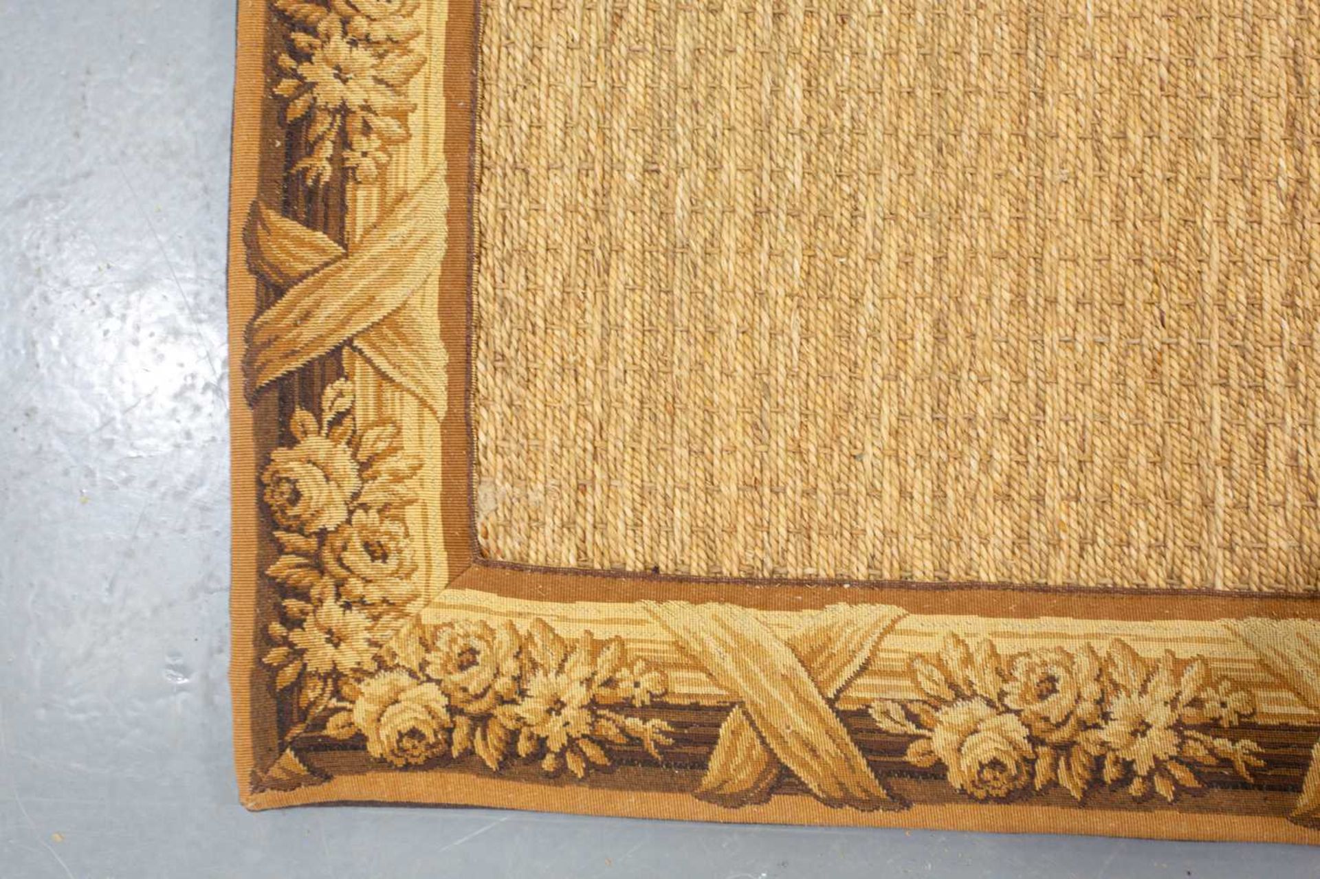 Two Nash Andrea seagrass carpets with Belgian tapestry borders depicting roses and ribbon ties, - Bild 33 aus 41