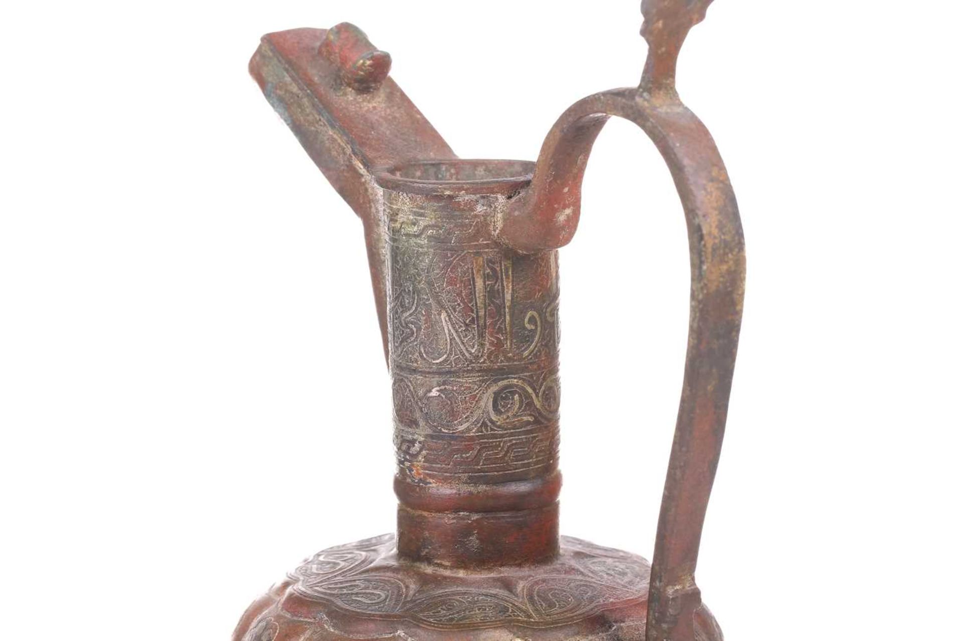 A 'Khorosan' style ewer, probaly North east Iran, of fluted lobed form, with stylised Islamic - Bild 7 aus 11