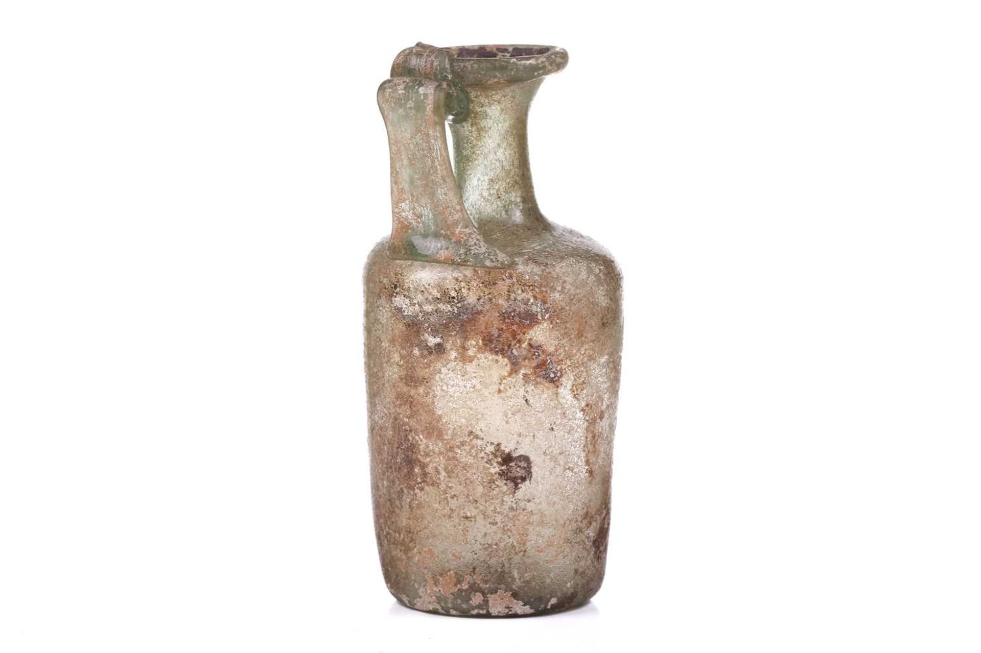 A Roman glass oil ewer of slightly perpendicular form with moulded strap handle to the everted - Bild 2 aus 7