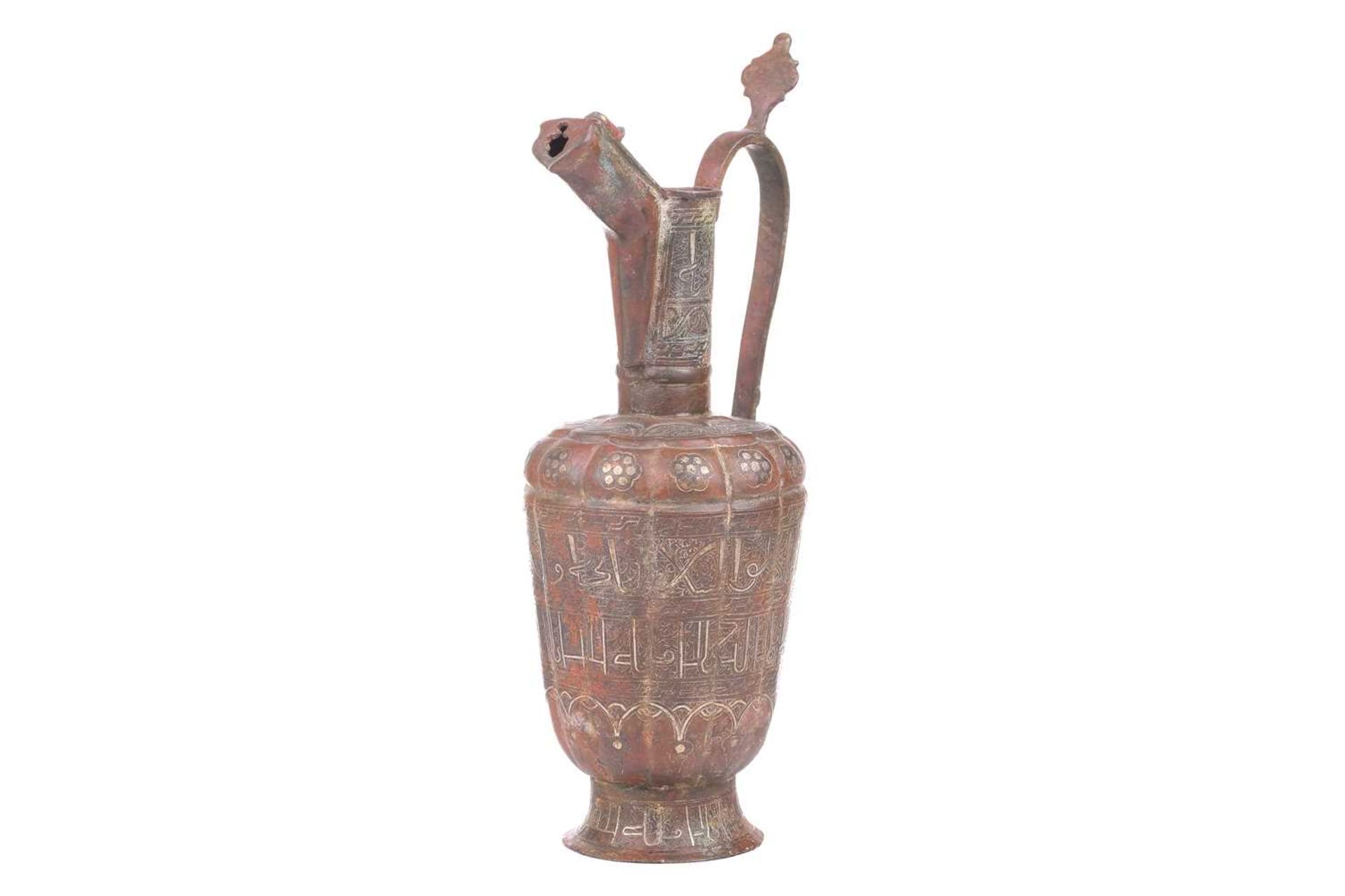 A 'Khorosan' style ewer, probaly North east Iran, of fluted lobed form, with stylised Islamic - Bild 6 aus 11