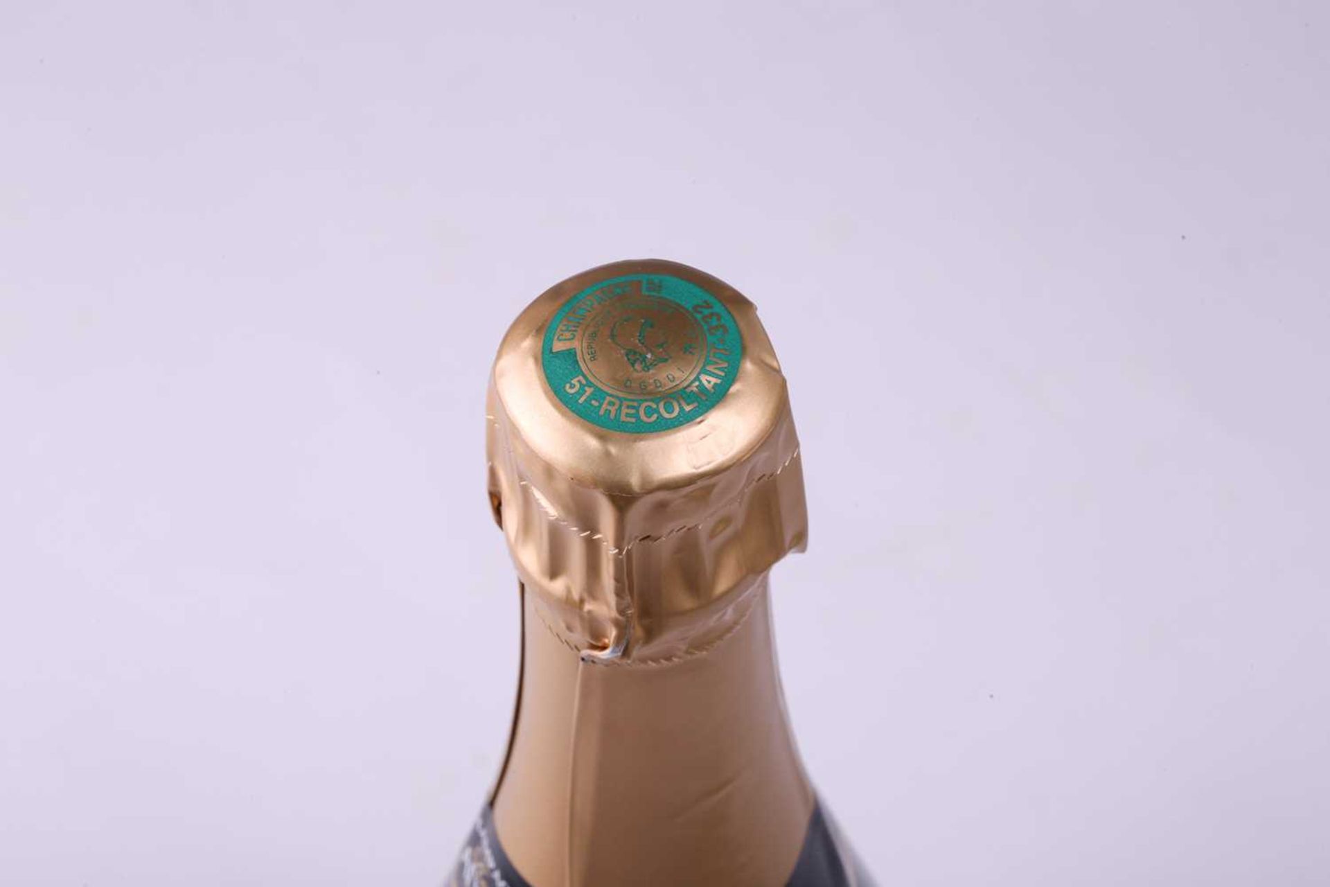 Nine mixed bottles comprising three Rathfinny Classic Cuvee Sussex Sparkling Wine, 2018, 750ml, - Bild 25 aus 28