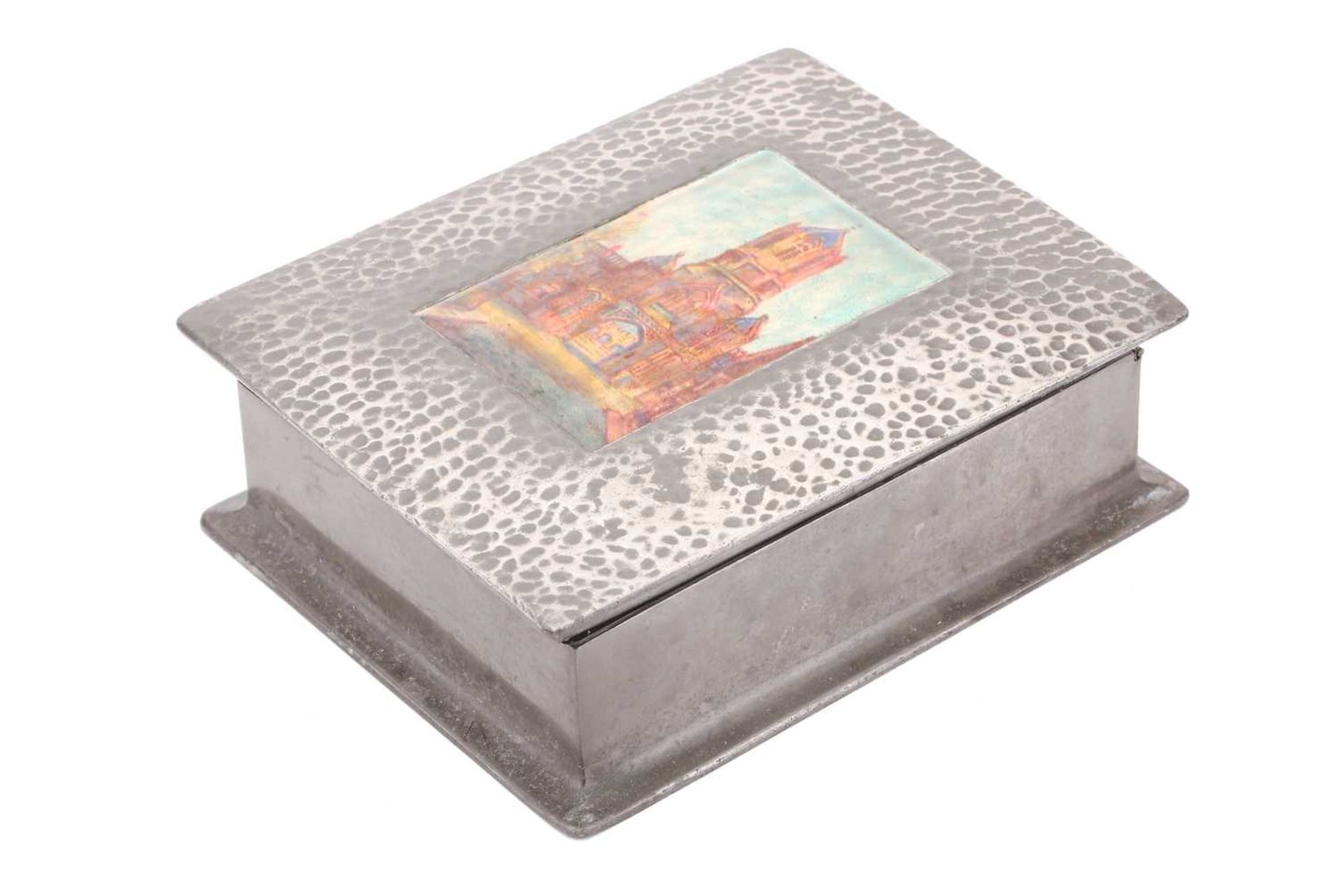 A Liberty & Co (?) model 083 hammered pewter and hard enamel table box, the hinged cover set with - Bild 4 aus 16