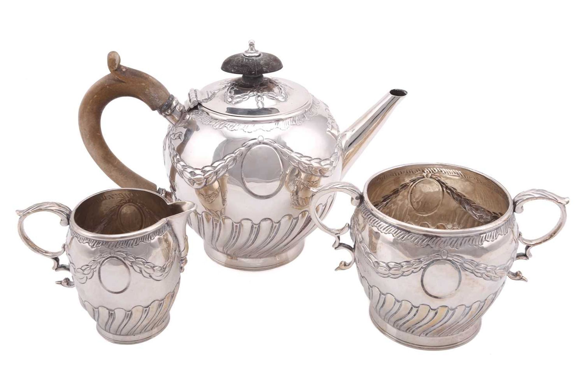 A three-piece bachelors silver tea set, by Pairpoint Brothers (John & Frank Pairpoint), London 1896,