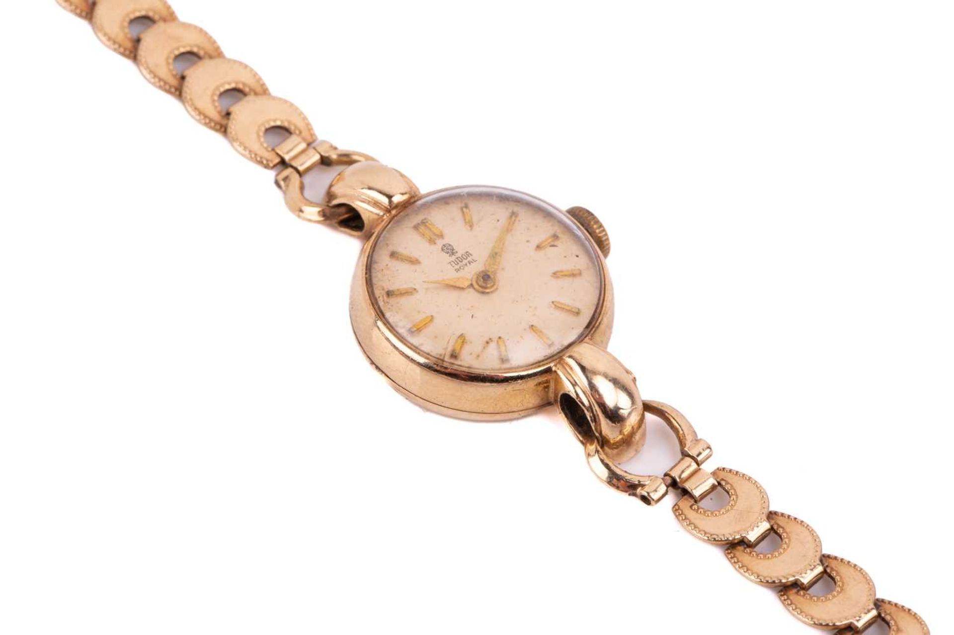 A Tudor Royal lady's dress watch in 9ct gold, featuring a Swiss-made hand-wound movement in a yellow - Image 4 of 6