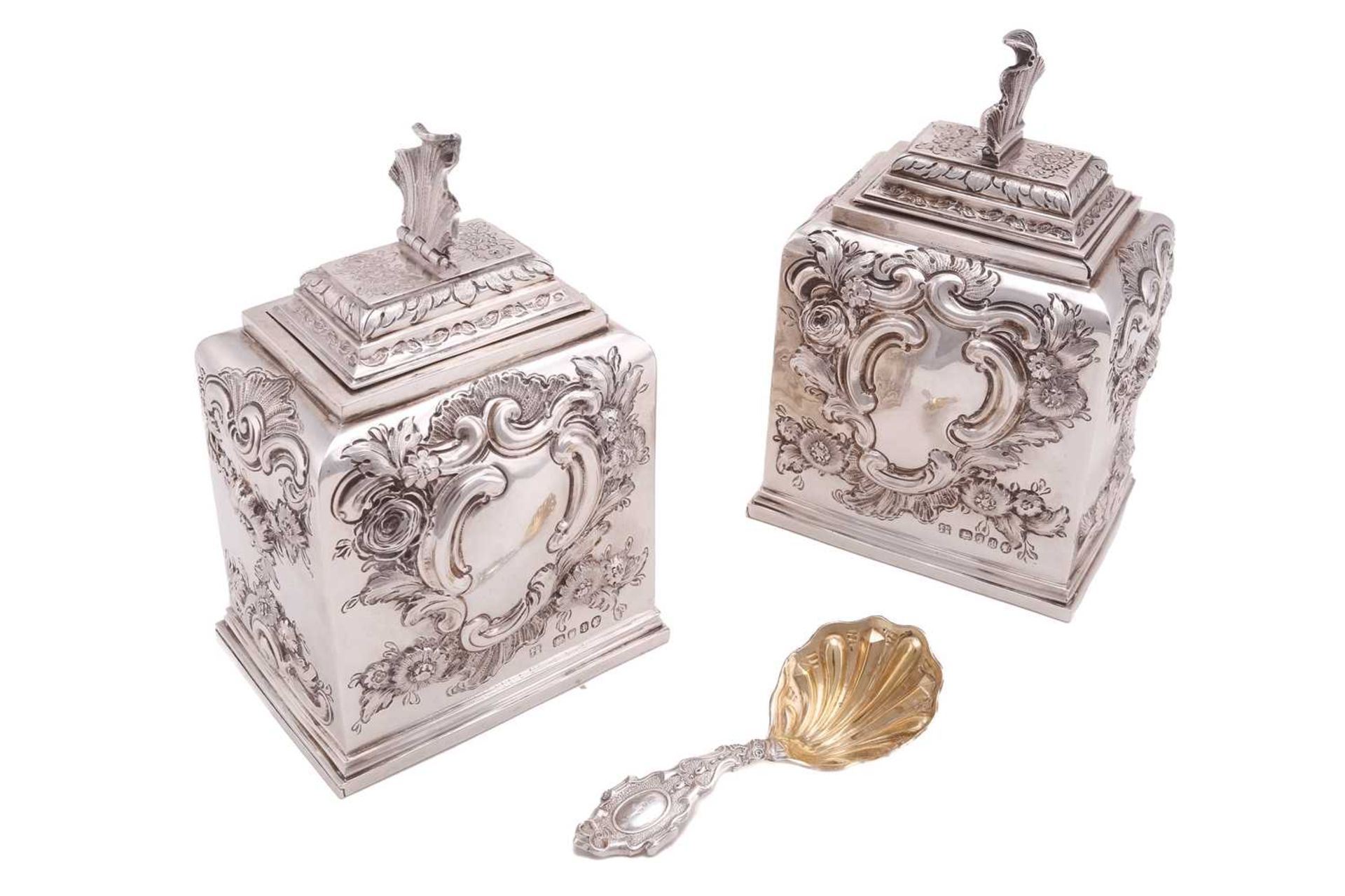 A pair of mid-Victorian silver tea caddies. London 1866 by Edward and John Barnard. Rounded - Image 8 of 14