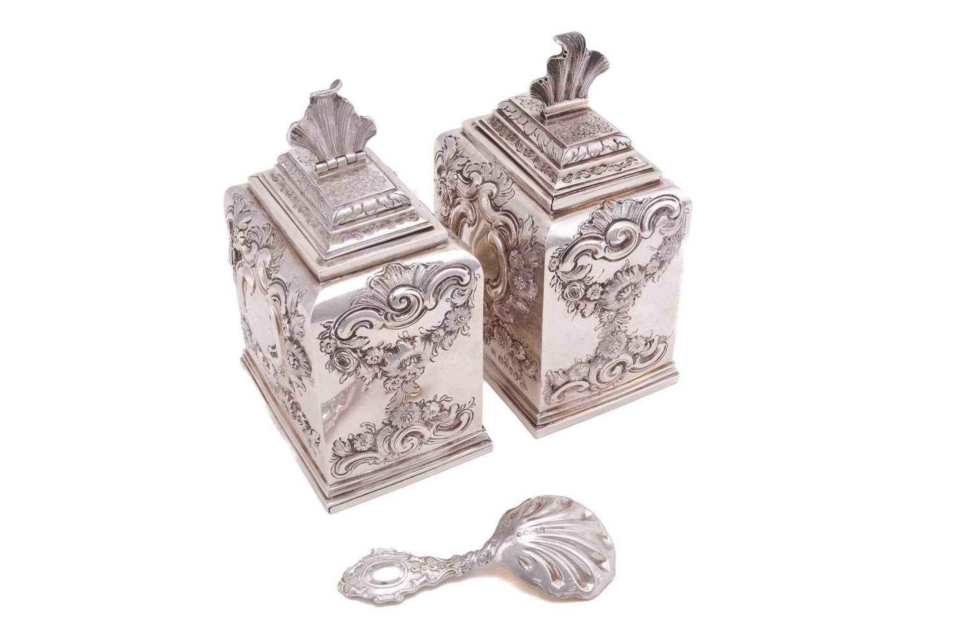 A pair of mid-Victorian silver tea caddies. London 1866 by Edward and John Barnard. Rounded - Image 9 of 14