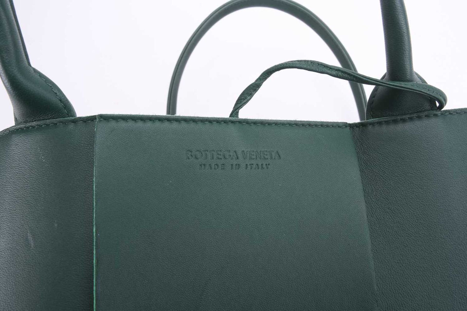 Bottega Veneta - a medium 'Arco' tote in hunter green and lime lambskin bonded leather, woven basket - Image 7 of 15