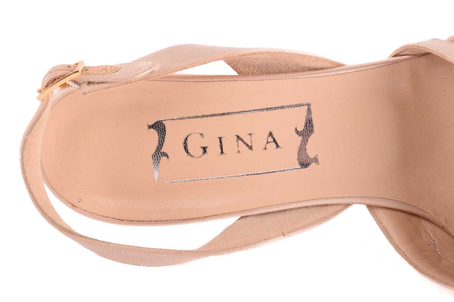 A John Boyd London champagne coloured silk pillbox hat, with a pair of Gina pointed slingback kitten - Image 15 of 15
