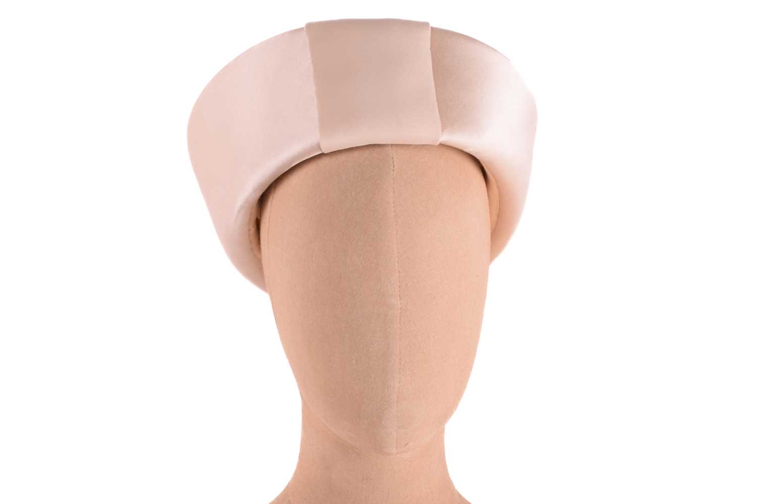 A John Boyd London champagne coloured silk pillbox hat, with a pair of Gina pointed slingback kitten - Image 2 of 15