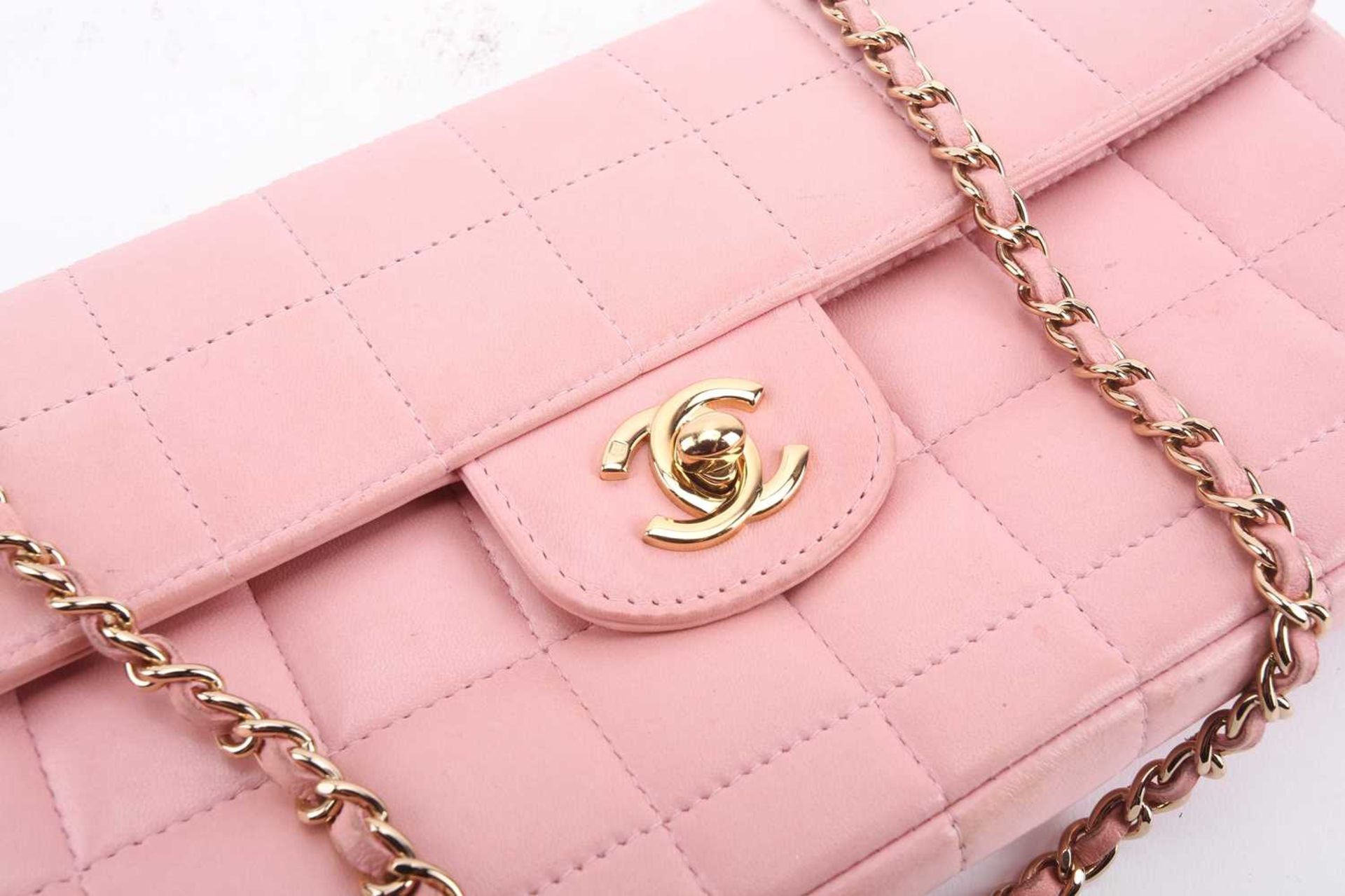 Chanel - an East West Chocolate Bar bag in baby pink lambskin leather, elongated rectangular body - Image 7 of 13