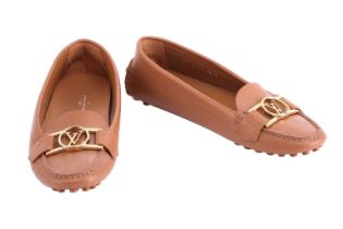 Louis Vuitton - a pair of 'Dauphine' loafers in brown calfskin leather, embellished with a gold-tone