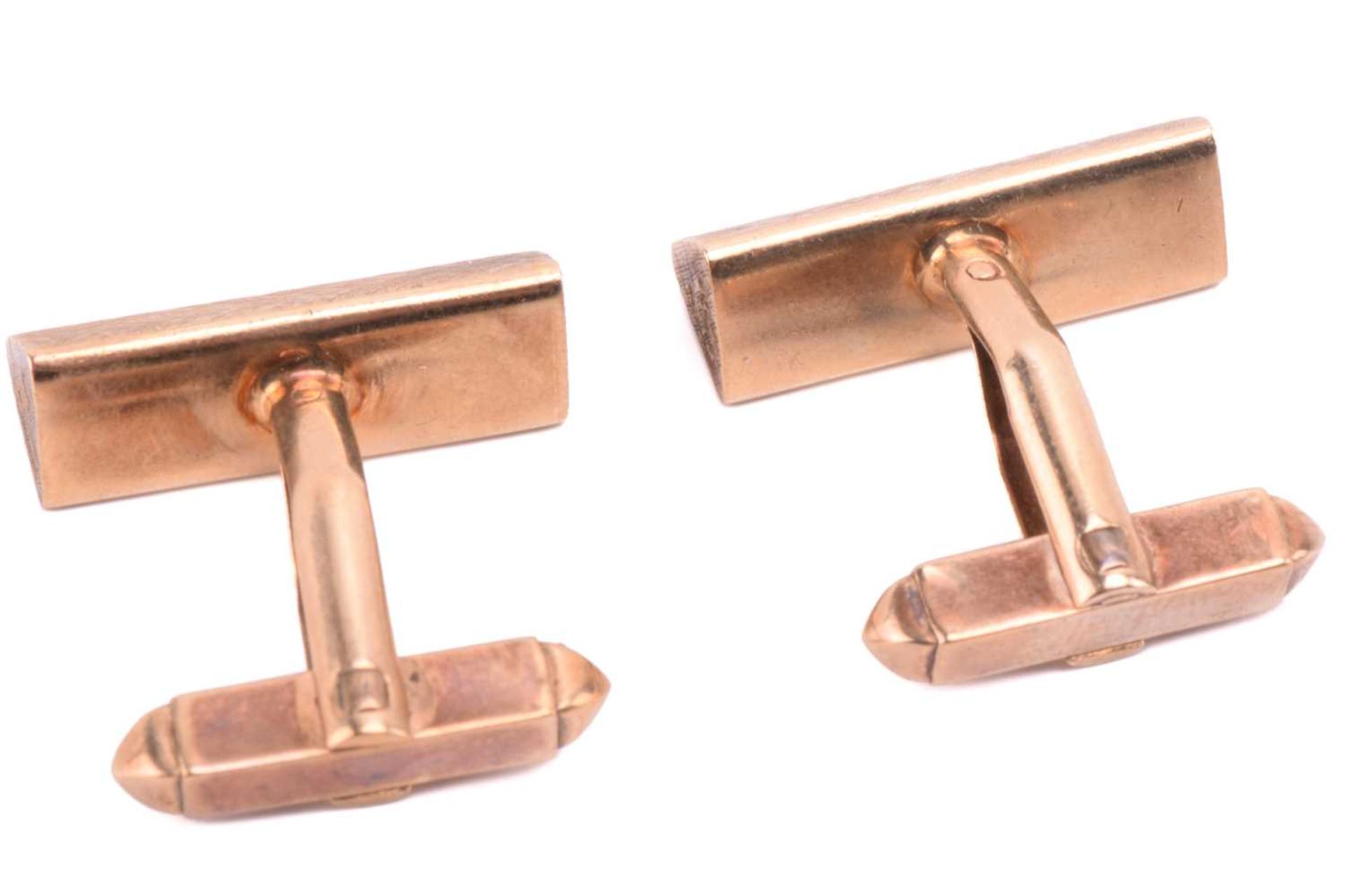 A pair of 9ct yellow gold cufflinks by Kurt Weiss, of wedge form with Florentine finish and T-bar - Image 2 of 5