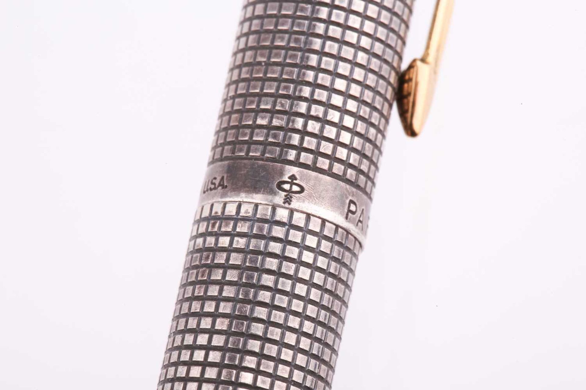 Parker- a cartridge fountain pen, the white metal barrel and pull-off cap with chiselled - Image 4 of 6