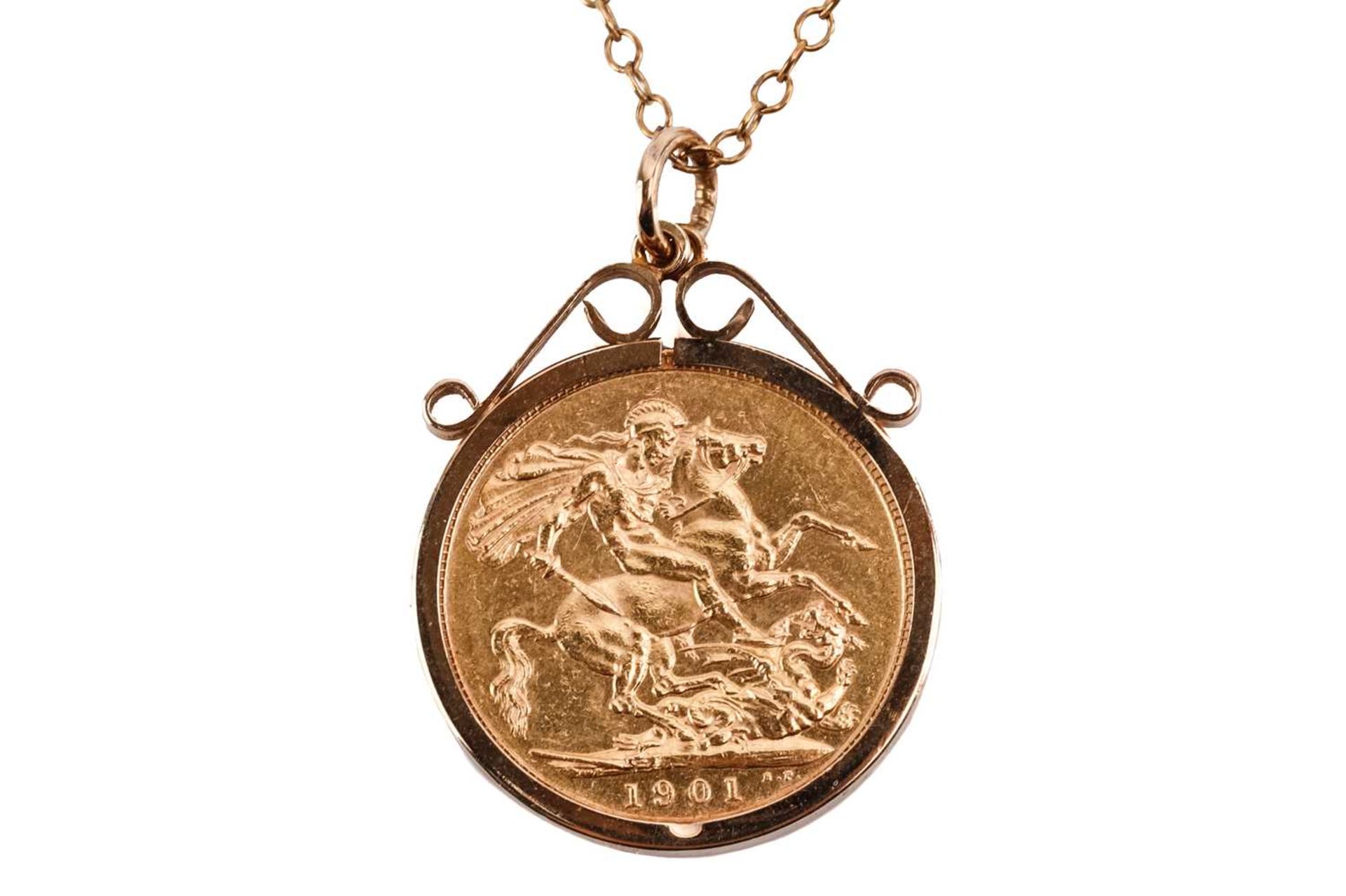 A Queen Victoria full sovereign pendant on chain, dated 1901, in 9ct yellow gold scrolled mount, - Image 3 of 3