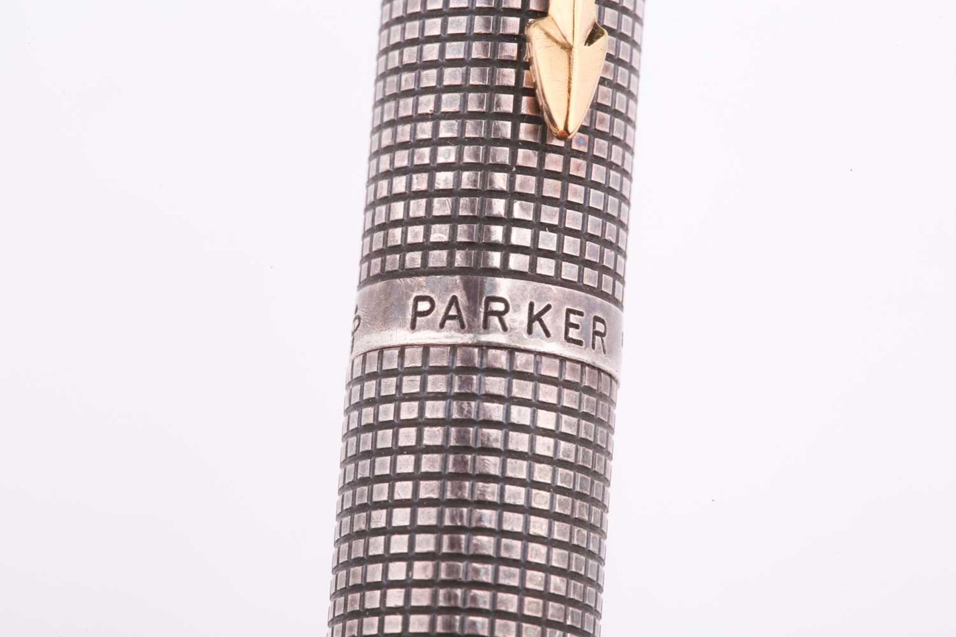 Parker- a cartridge fountain pen, the white metal barrel and pull-off cap with chiselled - Image 5 of 6