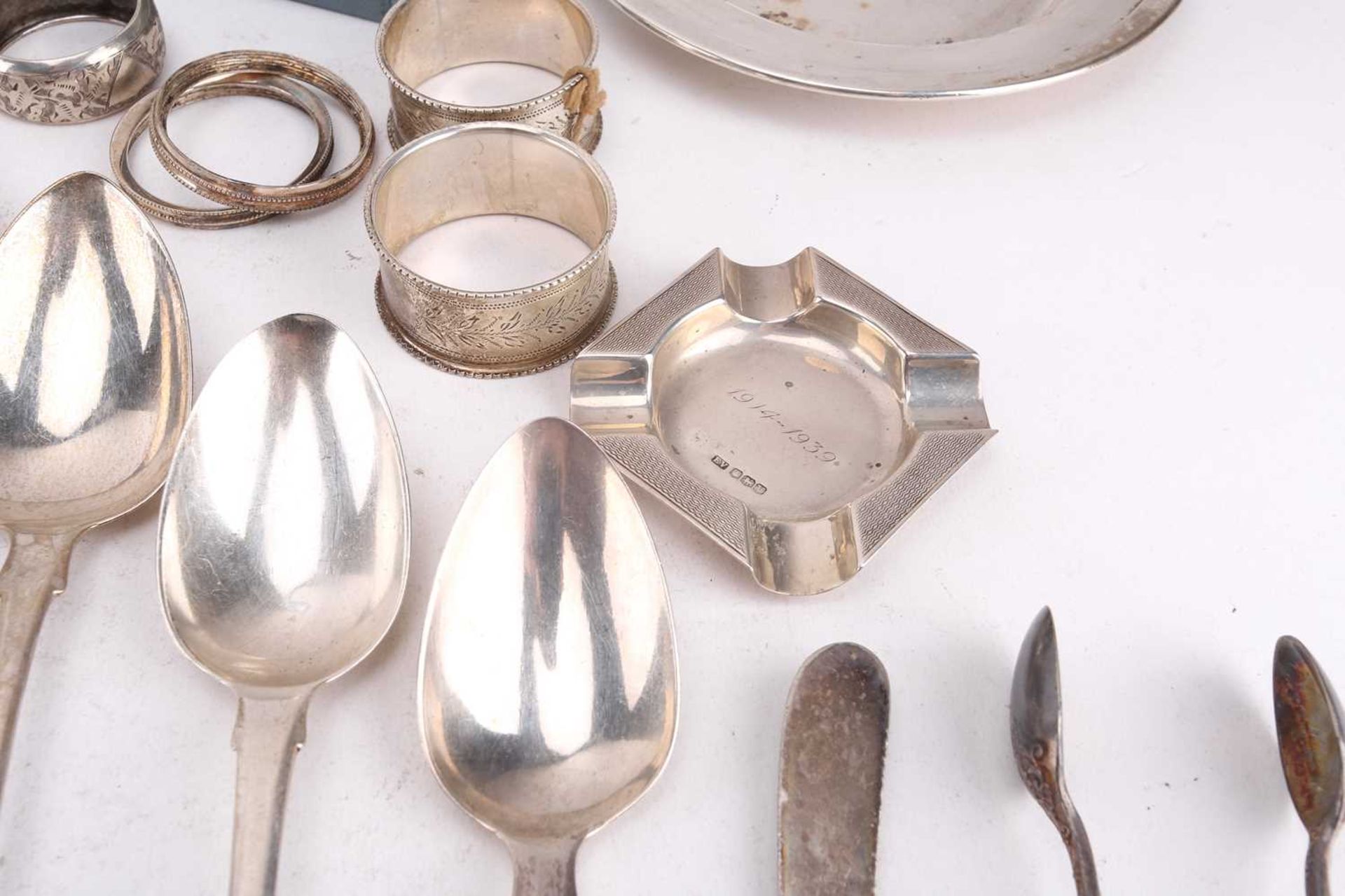 A mixed collection of silver including a Victorian barrel-shaped mug, an elongated oval pin tray, - Image 9 of 10