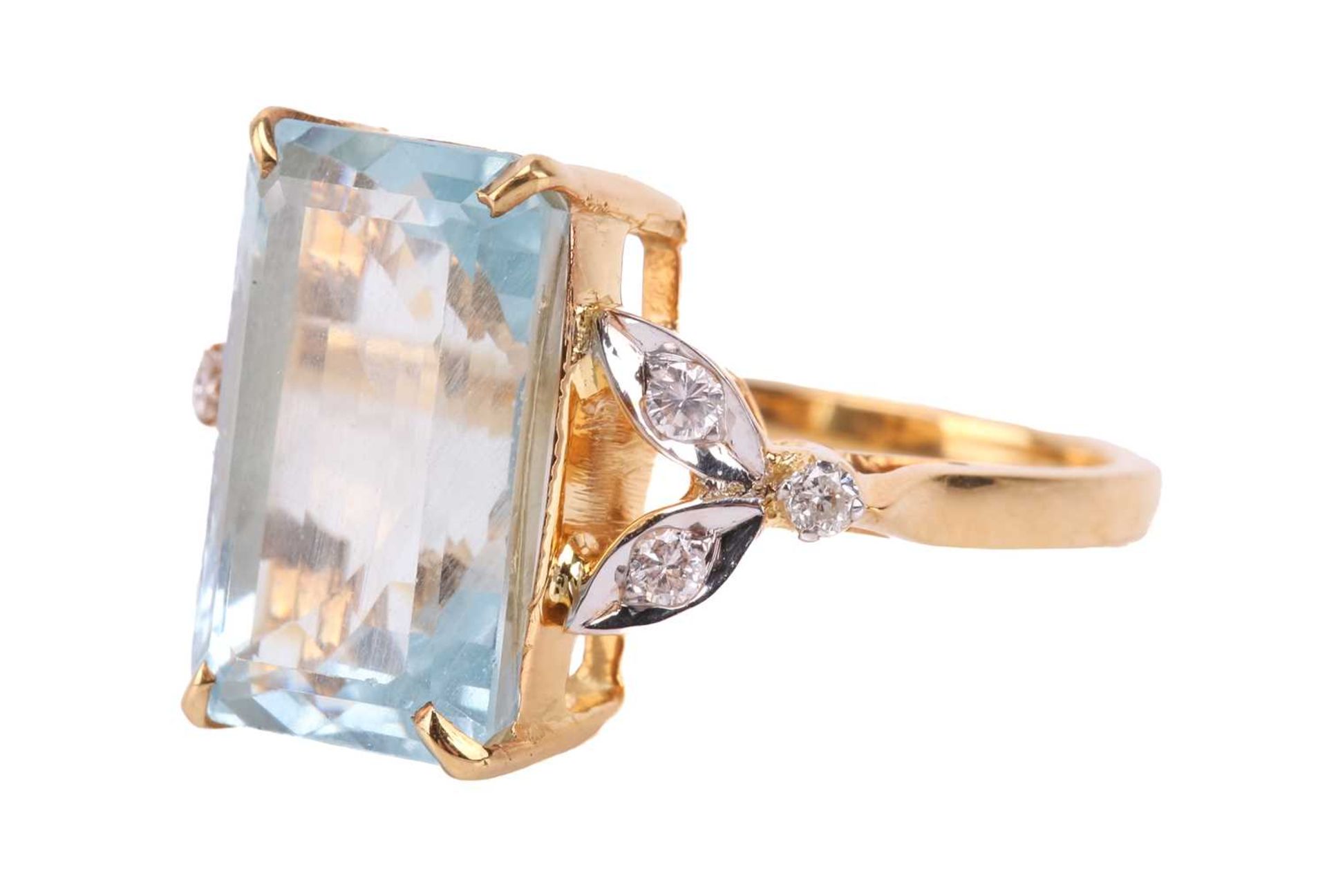 An aquamarine and diamond ring, featuring a central emerald cut aquamarine measuring 15.2mm x 9. - Image 3 of 4