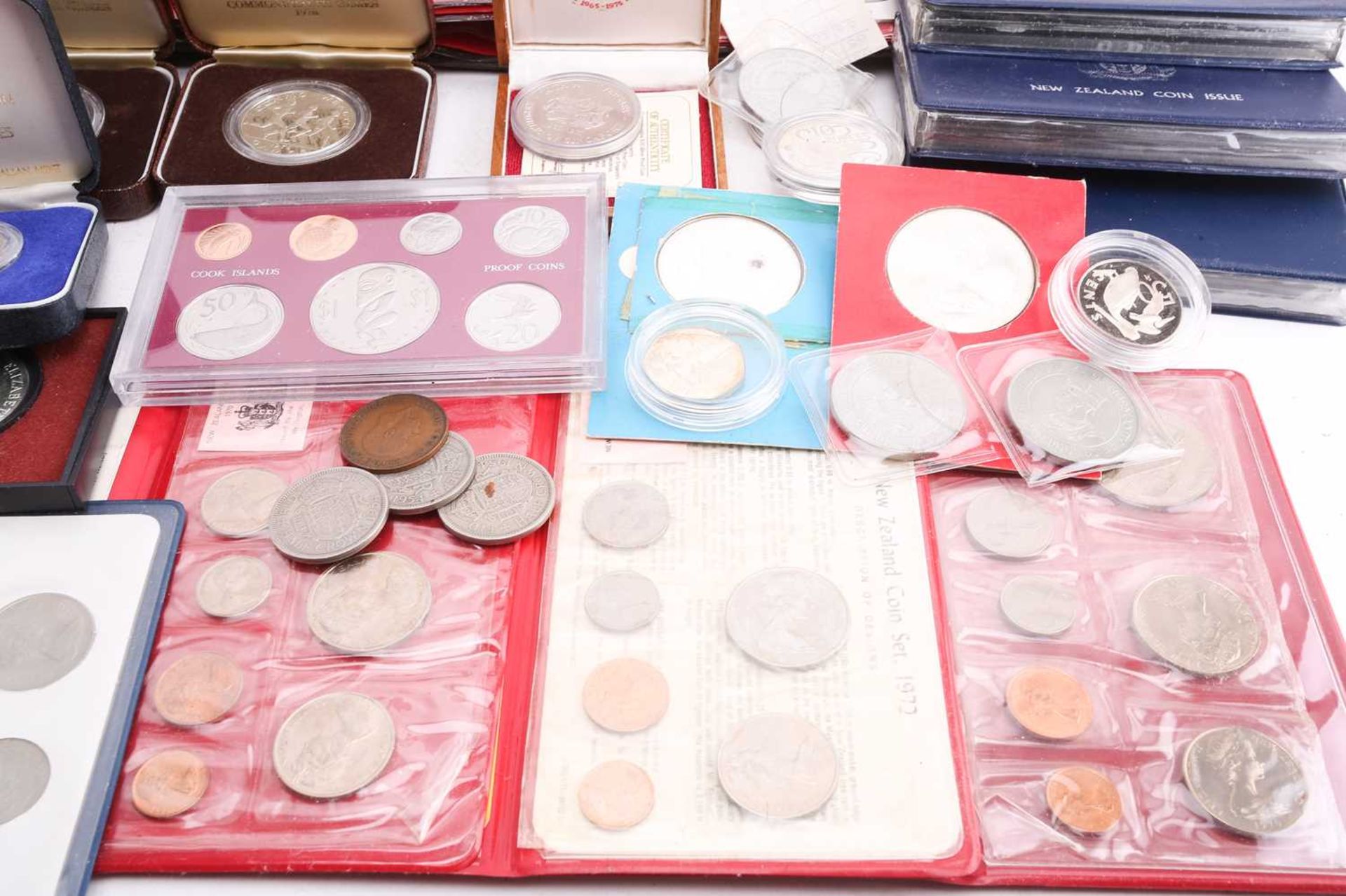 A good collection of sterling silver proof commemorative coins, many boxed with certificates, to - Bild 9 aus 15
