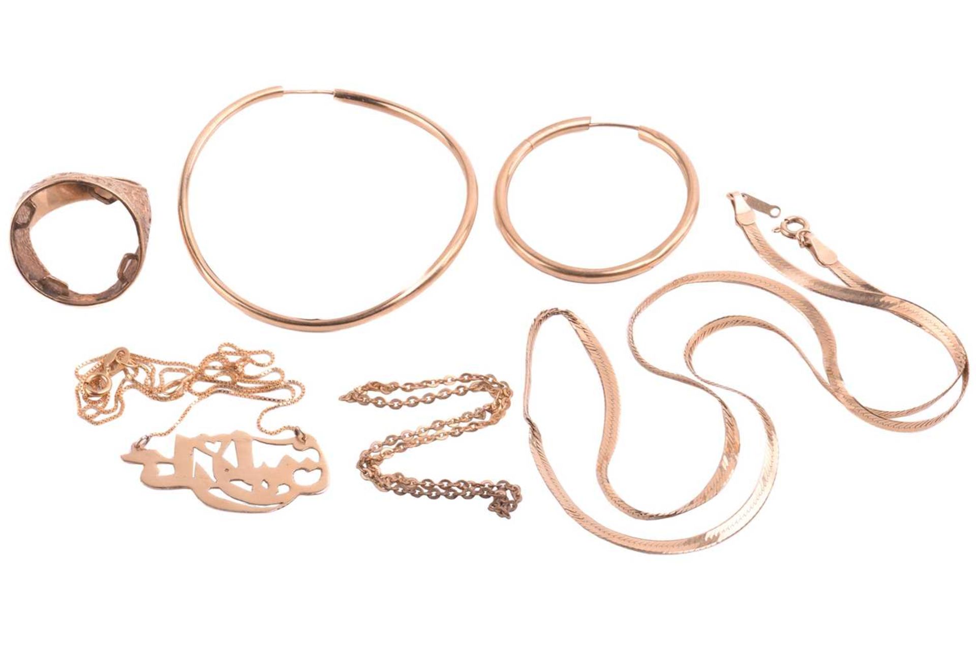 A collection of mixed jewellery, including a chain necklace with Arabic script, marked '750', a