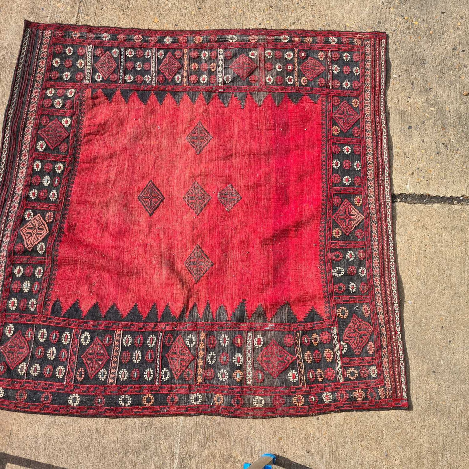 A red ground Baktiari carpet, with an allover compartmented design within multiple borders, 302 cm x - Bild 7 aus 11
