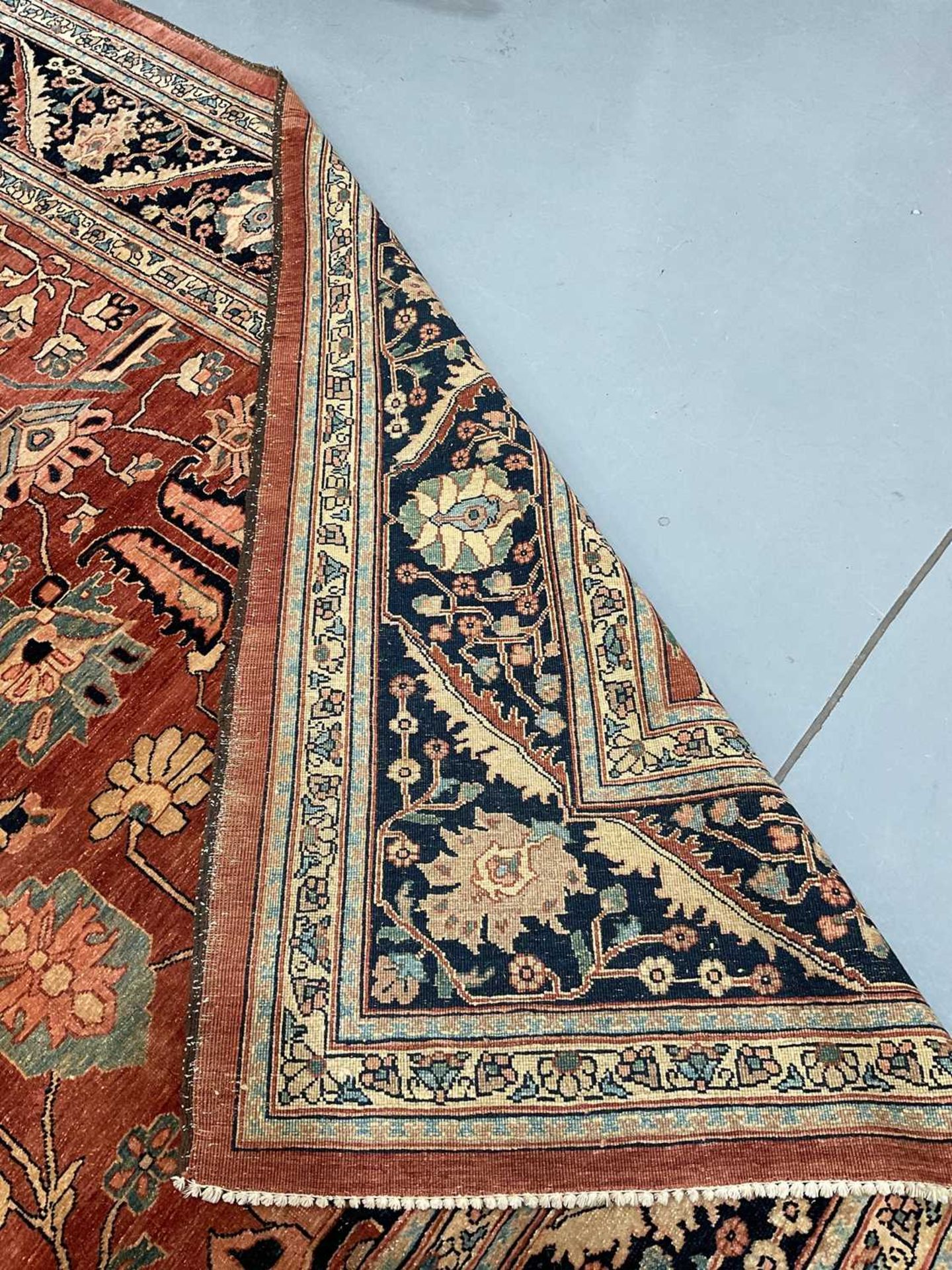 A large brick red ground Serapi-style carpet , 20th century, with central boss and geometric flowers - Bild 18 aus 18