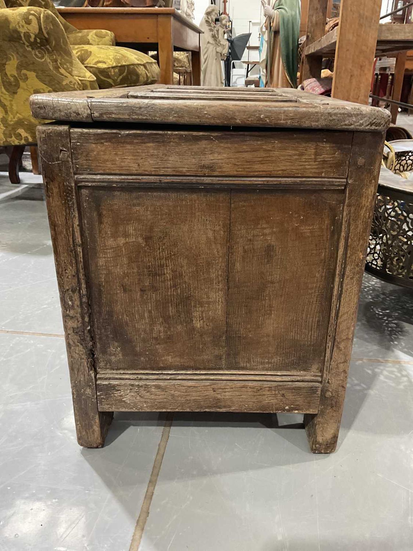 A 16th-century oak coffer, of small proportions, with linenfold facade, 49 cm high x 90 cm wide x 38 - Image 2 of 5