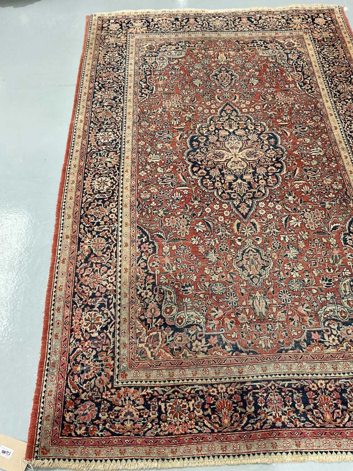A Kashan rug with central medalion within borders, 202 x 133cm (2) Provenance: The contents of The - Bild 6 aus 9