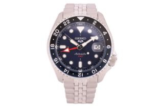 A SEIKO 'Blueberry' GMT SKX Re-Interpretation 42.5mm Mens Watch. Model: Seiko 5 Sports Serial: