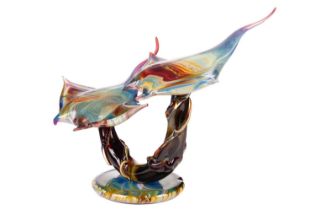 Mirco Bastianello, Murano glass sculpture of two manta rays on a U-shaped pedestal and circular
