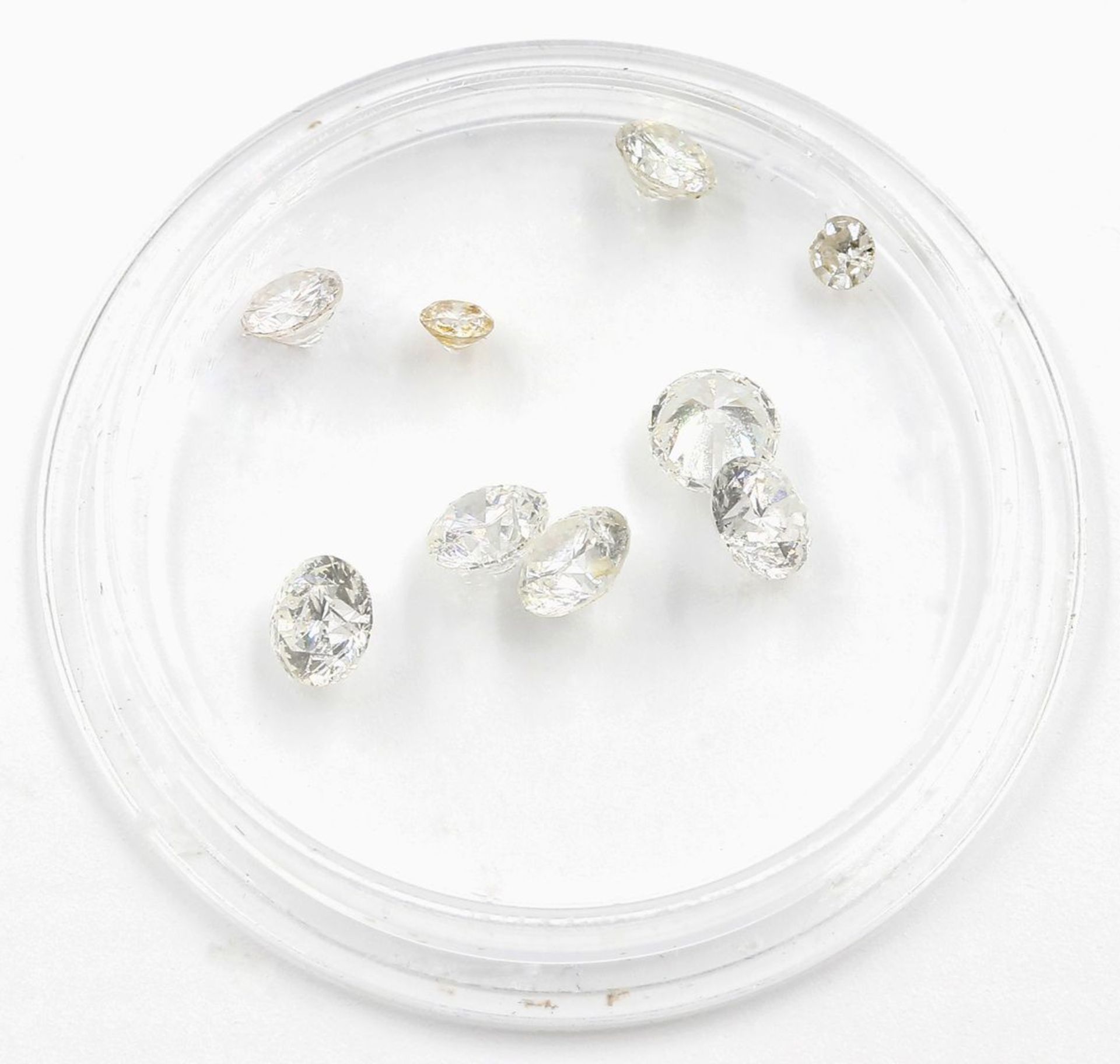 9 Brillanten, zus. ca. 2,2 ct.