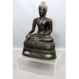 Große Buddha-Skulptur.