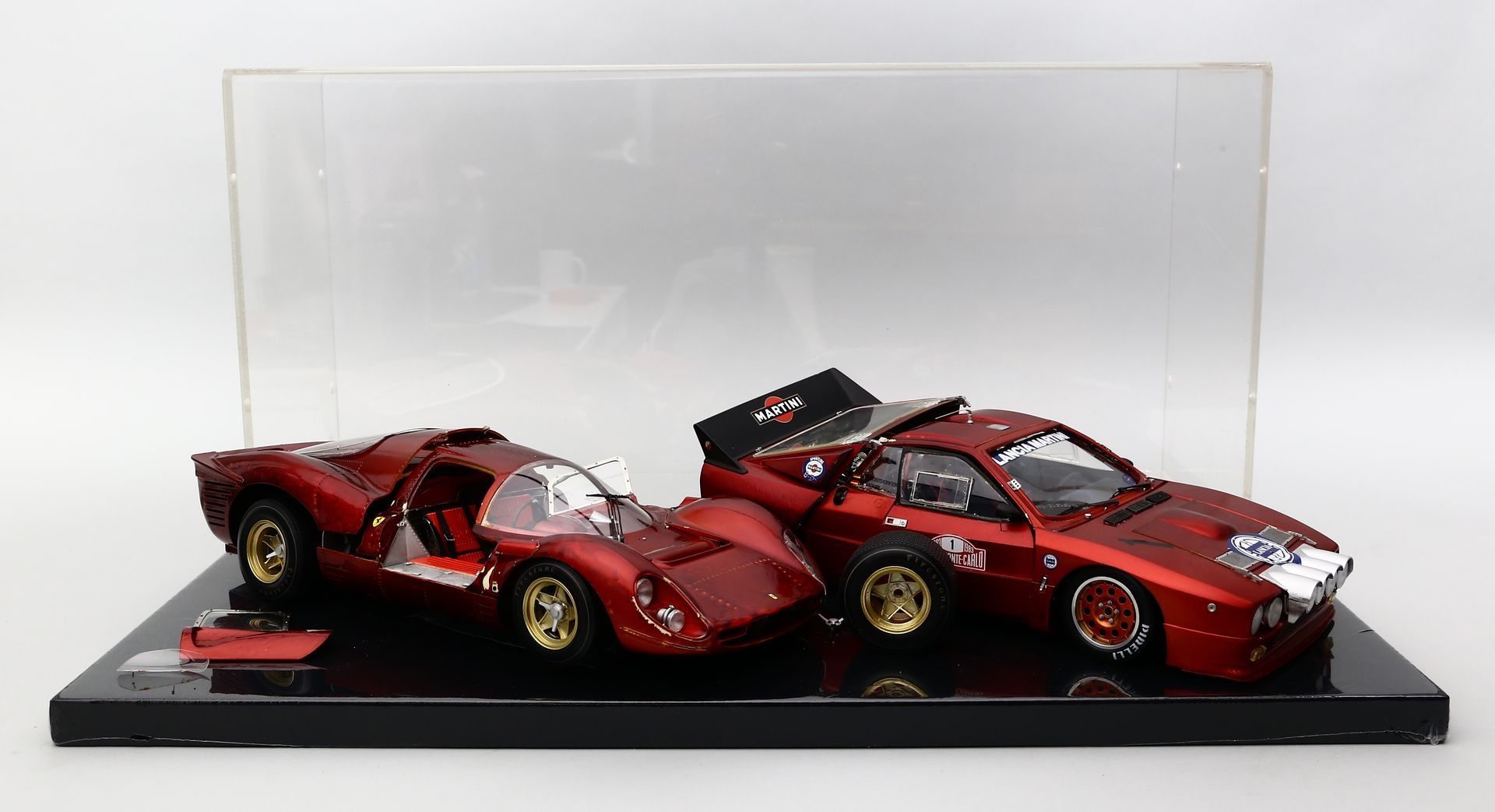 2 Modellautos "Lancia 037 Rally und Ferrari 330", 1:12.