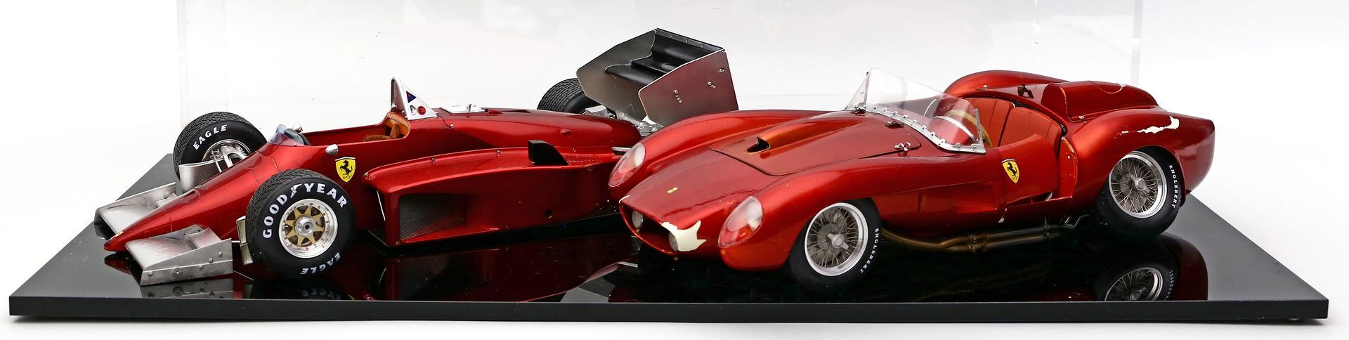 2 Modellautos "Testa Rossa 250 und 156/85 Ferrari", 1:12.