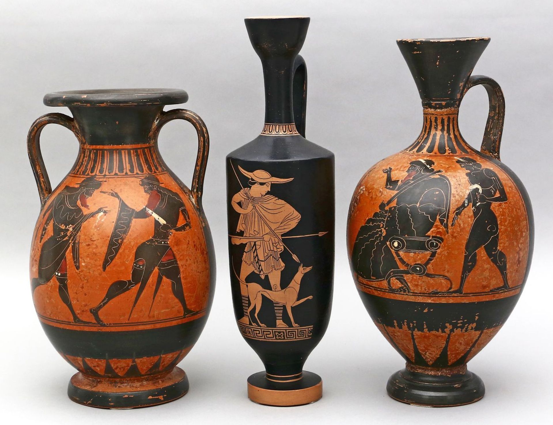 3 Vasen im antiken Stil.