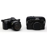 Spiegelreflexkamera "ASAHI K2 PENTAX" und "DYNAX 3000i MINOLTA".