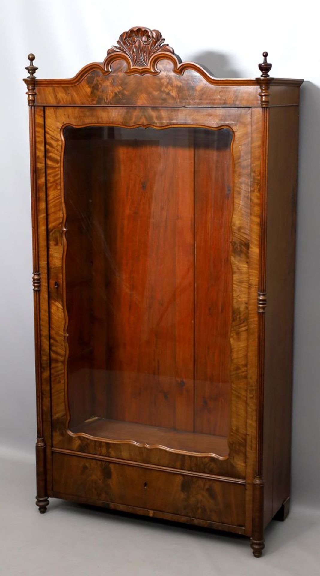 Spätbiedermeier-Vitrine.