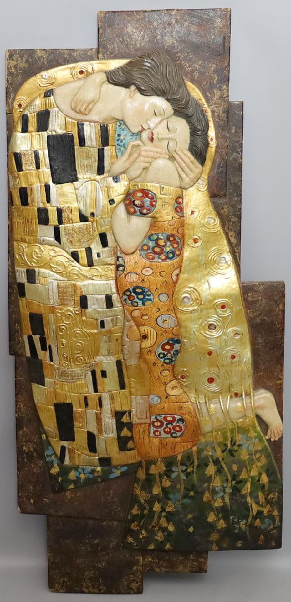 Großes Holzrelief "Der Kuss", nach Gustav Klimt.