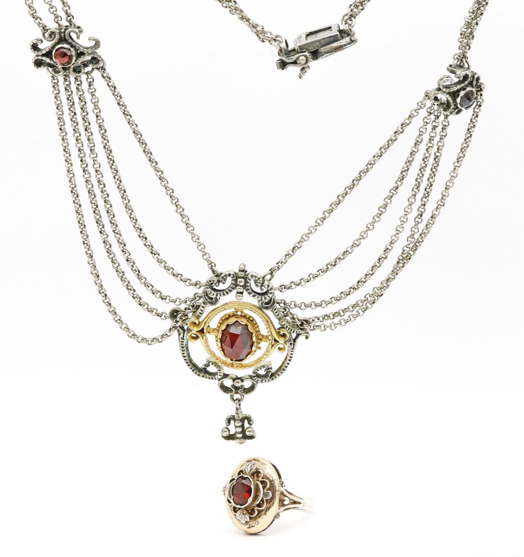 Granat-Collier und -Damenring.