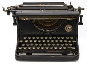 Alte Schreibmaschine "IDEAL".
