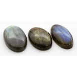 3 Labradorite, zus. 54,3 ct.