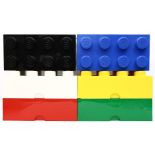 6 große Lego-Stapelkisten.