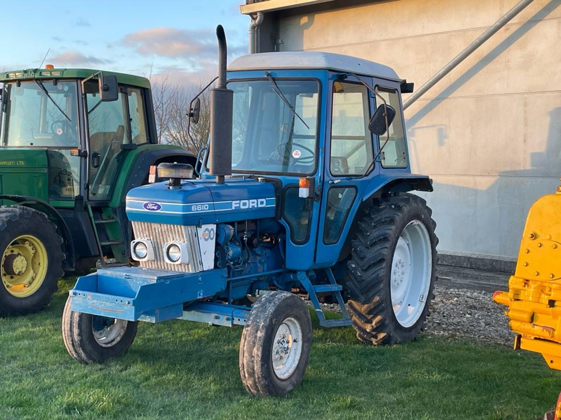 1982 Ford 6610 2 wheel drive Tractor, c/w Q cab, 13.6 R38 & 7.50 x 16 tyres. 6461 recorded hours.
