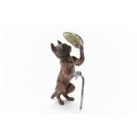 Bronzen Weense pug met hoed