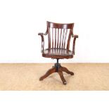 Eiken bureaustoel, zgn. Captain chair