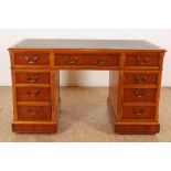 Kersenhouten bureau