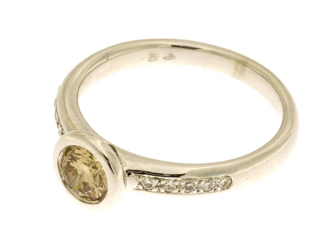 Witgouden ring bezet met diamant - Image 2 of 2