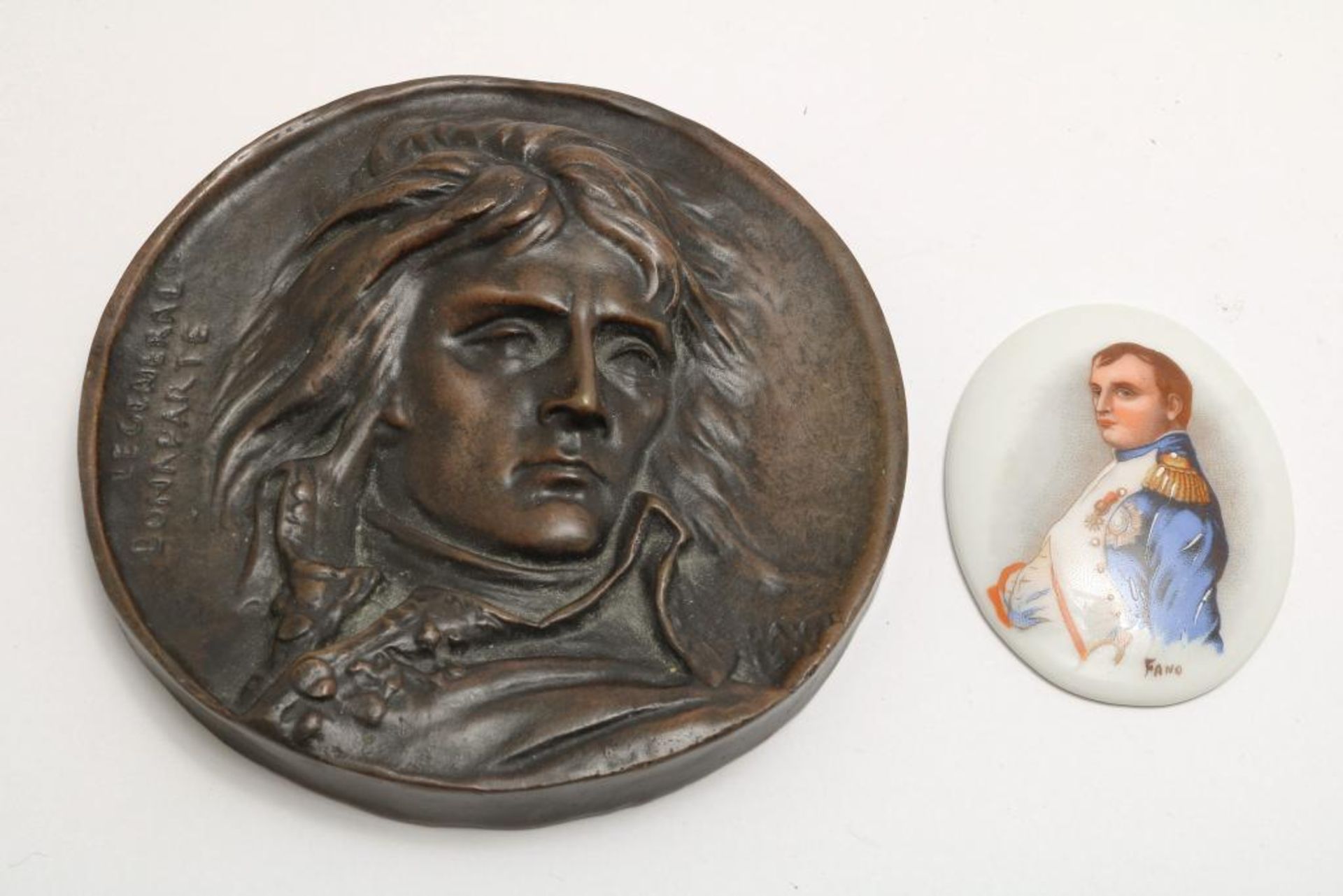 Bronzen plaquette Napoleon en porselein