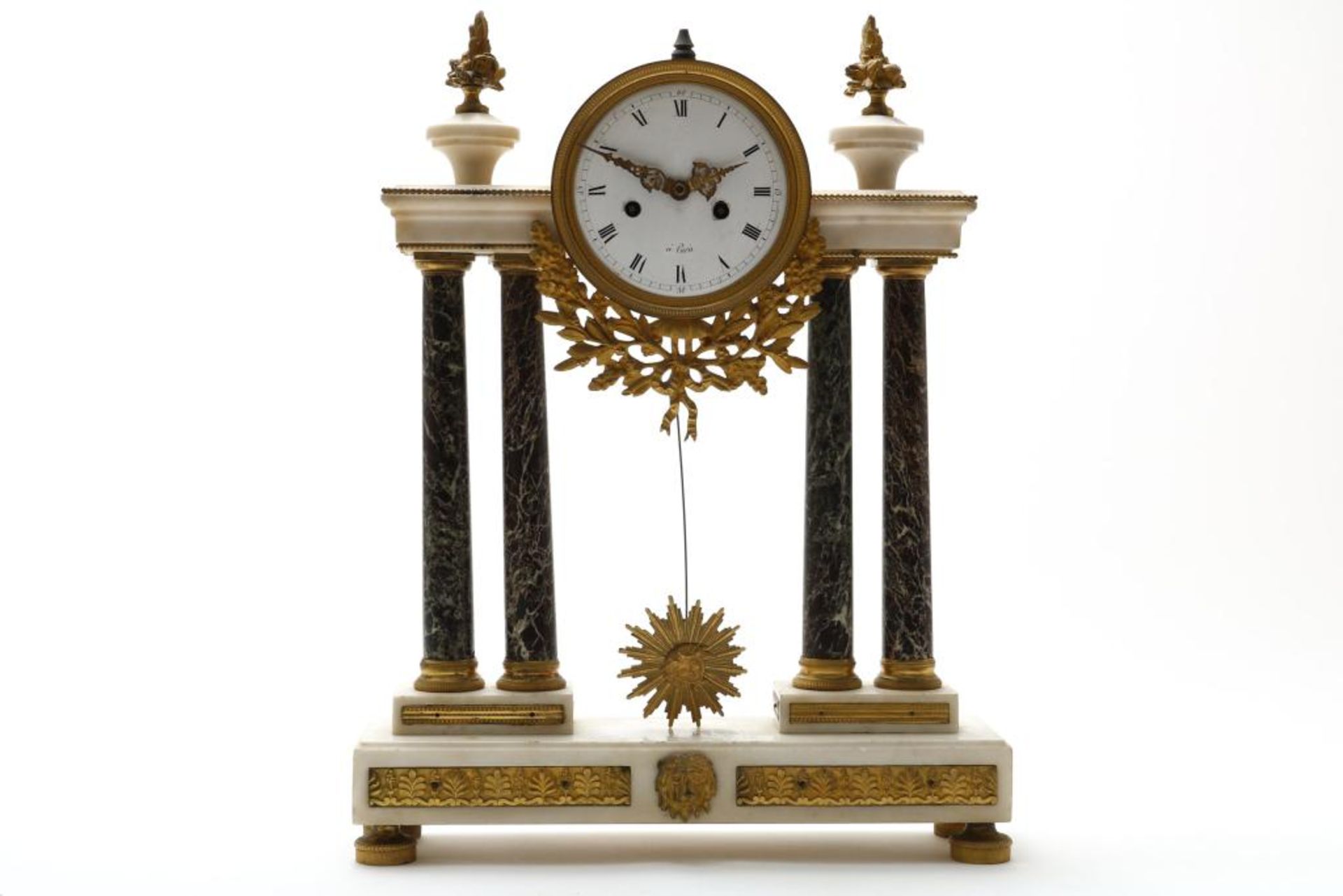 Gekleurd marmeren Louis XVI pendule